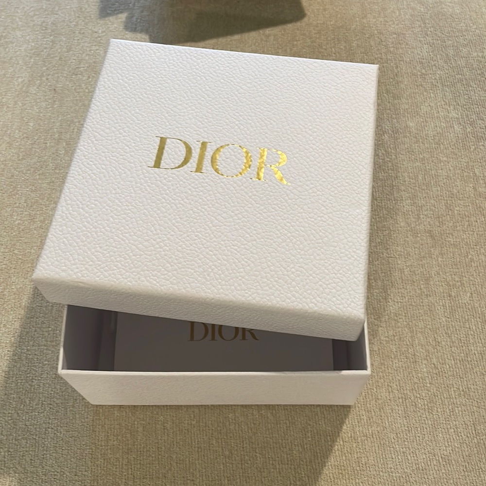 Dior box